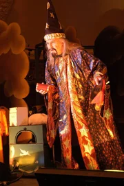 Aloysius Wilmington (Stuart Wilson).