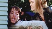 Lu (Leslie Bibb) nimmt Nate (Bill Applebaum) so lange in Gewahrsam, bis seine Unschuld bewiesen ist.