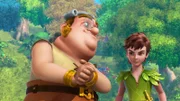 Smee erklärt Peter Pan was sein Boss, Captain Hook, vor hat.