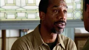 Raymond Bevans (Joe Morton) ist entsetzt, als er hört, dass seine Tochter nicht nur ermordet sondern zuvor auch gedemütigt und vergewaltigt wurde.