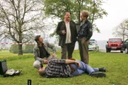 Die Cops stellen fest, dass Josef Wiesinger einem Mordanschlag zum Opfer fiel (v.li.: Igor Jeftic, Joseph Hannesschläger, Max Müller).