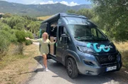 Maike Tschorn mit Camper in Andalusien.