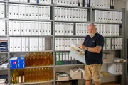 Papierberge und Paragrafen: Der tägliche Bürokratie-Wahnsinn.