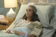 Obwohl sie nicht getroffen wurde, spuckt die 19-jährige College-Studentin Addie (Lyndsy Fonseca) plötzlich Blut. Kann Dr. House ihr helfen?