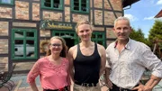 Kultlokal in Familienhand: Silke und Frank Wolzog-Meyer mit Sohn Richard bringen das legendäre „Schnatermann“ wieder auf Vordermann.