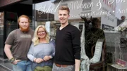 v.l.: Bastian Klein, Martina Scholz, Jens Szyszka, vor Martinas Laden.