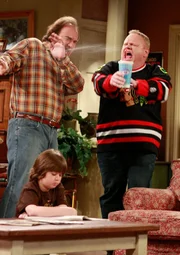Oben: Jim (James Belushi) und Andy (Larry Joe Campbel) Unten: Kyle (Conner Rayburn)