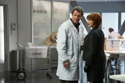 Untersuchen mysteriöse Vorfälle: Walter (John Noble, l.) und Nina (Blair Brown, r.) ...