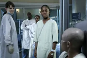 Obwohl sie nicht getroffen wurde, spuckt die 19-jährige College-Studentin Addie (Lyndsy Fonseca) plötzlich Blut. Kann Dr. House ihr helfen?