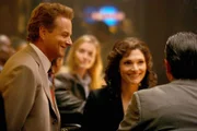 Jack (Anthony LaPaglia, li.) ist in Sorge um seinen Freund und Kollegen Max (William Russ, re.). Einst hat Max durch Jack sogar seine Ehefrau Ann (Mary Elizabeth Mastrantonio, mi.) kennengelernt. Die Ehe von Max und Ann war lange Zeit sehr glücklich. Doch als Max immer mehr berufliche Probleme hatte, litt auch seine Beziehung zu Ann darunter.