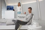 Die Werbeindustrie hat Pläne, Werbung in unsere Träume zu integrieren - ein Konzept, bekannt als "Traum-Inkubation". Dies beinhaltet das Ansehen eines Videos vor dem Einschlafen, gefolgt von gezielten Geräuschen im Schlaf, um Träume über das beworbene Produkt zu erzeugen. Warum das hochproblematisch ist und wie man sich dem (Alp-)traumhaften Marketing entziehen kann, erklären Anja Reschke und Adrian Pflug in „Wissen vor acht – Zukunft“.