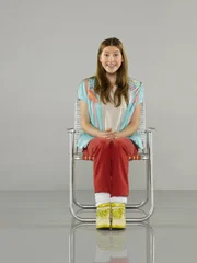 (4. Staffel) - Wird gerne mal von ihren Lehrern, ihren Freunden und ihrer Familie &uuml;bersehen und vergessen, verliert aber nie ihr sonniges Gem&uuml;t: Sue (Eden Sher) ...