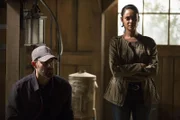 Yusuf Ali (Patrick Sabongui, l.); Nadine Memphis (Cynthia Addai-Robinson, r.)