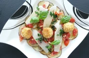 Das Hauptgericht von Ali Güngörmüs: Auberginencarpaccio mit Tomatenvinaigrette und gebackenen Linsenbällchen.