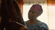 Clementine (Faniswa Yisa) ist enttäuscht von Nina (Amara Okereke).