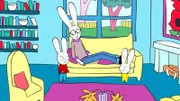 Zunächst sorgen Simon (l.) und Franz (r.) dafür, dass Papa (M.) auf dem Sofa in Ruhe seinen schmerzenden Rücken ausruhen kann.