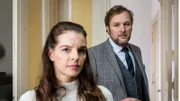Viola Delbrück (Yvonne Catterfeld) mit dem neuen Chef Dr. Grimm (Stephan Grossmann).