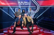 Hinten: Wincent Weiss, Stephanie Stumph, Kai Pflaume, vorne: Bernhard Hoëcker und Hubertus Meyer-Burckhardt (v. l. n. r.).