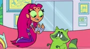 v.li.: Starfire, Beast Boy
