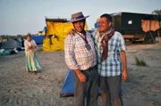 Luis Guitieres, bekannt als Titi (l) und David Rubio kennen sich seit Jahren. Jedes Jahr pilgern sie in der gleichen Bruderschaft die 85 km von Jerez de la Frontera zum Wallfahrtsort El Rocío, um der Statue der Jungfrau Maria zu huldigen.