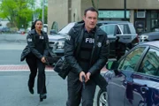 Sheryll Barnes (Roxy Sternberg, l.); Jess LaCroix (Julian McMahon, r.)