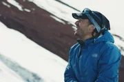 Javier Chiriborga bei seinem Klettertraining am Vulkan Cotopaxi in Ecuador. Das Wetter ist unstet, und er weiß nicht, ob er es heute bis zum Gipfel schafft.