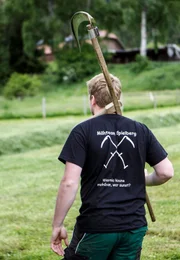 Landjugend Rattenberg, Sensenmaehen, Ausscheidung in Rattenberg. - Bild zeigt: einen Teilnehmer.