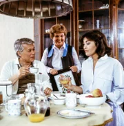 Peter Weck (Werner Schumann), Bruni Löbel (Frau Rabe), Thekla Carola Wied (Angi).