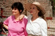 (v.li.): Brigitte Swoboda (Frau Koziber), Ellen Umlauf (Frau Kaiser).