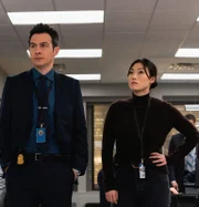 Stuart Scola (John Boyd, l.); Emily Ryder (Catherine Haena Kim, r.)
