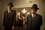 Nelson Van Alden (Michael Shannon, l),  Elias Thompson (Shea Whigham, r)