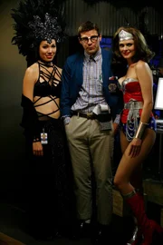 Angela Montenegro (Michaela Conlin), Seeley Booth (David Boreanaz); Dr. Brennan (Emily Deschanel)