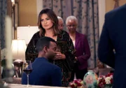 L-R: Olivia Benson (Mariska Hargitay) und Christian Garland (Demore Barnes)