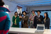 Gegen die Lotophagen ist auch das erneuerte Rembetophon machtlos. Von links: Paris (Jasin Challah), Hektor (Samy Challah), Kevin (Martin Horn), Marcos (Pavlos Kourtidis) und Hekate (Sofia Koliofotos).