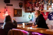 Sam (Bridget Everett, r.)