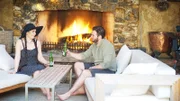 Seit ihren Flitterwochen sind Lindsay und Brad in Neuseeland verliebt. Jetzt suchen sie ihr Traum-Ferienhaus auf Waiheke Island, das an einem abgelegenen Strand liegen und Platz für Gäste bieten soll. Mitten in einem traumhaften Naturschutzgebiet besichtigen sie Häuser an atemberaubenden Stränden, die nur mit einem Boot oder Jetskis zu erreichen sind.