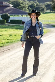Jessica Knight (Katrina Law)