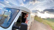Friso Richter und sein Wohnmobil Pamela.
