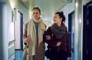 Romy Heiland (Lisa Martinek, l.) und ihre Assistentin Ada Holländer (Anna Fischer, r.) suchen im Krankenhaus nach Hinweisen für Ihren Fall.