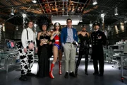 Zack Addy (Eric Millegan), Angela Montenegro (Michaela Conlin); Booth (David Boreanaz); Dr. Brennan (Emily Deschanel); Camille Saroyan (Tamara Taylor), Jack Hodgins (T.J. Thyne)