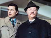 Kriminaloberinspektor Veigl (Gustl Bayrhammer, rechts) und Kriminaloberwachtmeister Lenz (Helmut Fischer) im Einsatz. Weiteres Bildmaterial finden Sie unter www.br-foto.de.