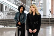L-R: Special Agent Sheryll Barnes (Roxy Sternberg), Nina Chase (Shantel VanSanten)
