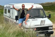 Friso Richter mit Oldtimer-Wohnmobil "Pamela".