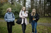 Entgegen ihrer Befürchtungen findet Holly (Flora Ofelia Hofmann Lindahl, li.) in der neuen Schule Anschluss und freundet sich mit Ella (Freja Pedersen, re.) und Sofie (Ella Paaske, li.) an.