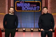 Treten bei "Wer weiß denn sowas?" als Kandidaten gegeneinander an: Die Fernsehköche Steffen Henssler (l.) und  Tim Mälzer (r.).