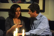Roland freut sich über seinen Überraschungsgast Sandra. Von links: Sandra (Katja Keller) und Roland Bamberger (Horst Kummeth).