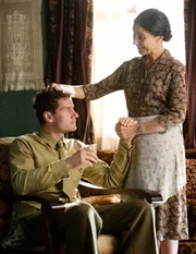 L-R: PFC Robert Leckie (James Badge Dale) and Mama Karamanlis (Zoe Carides)