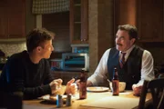 So wie sich die Tochter des ehemaligen Bürgermeisters bei ihrer Festnahme verhalten hat, ist auch Frank (Tom Selleck, r.) völlig auf der Seite seines Sohnes Jamies (Will Estes, l.) ...