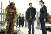 Booth (David Boreanaz, l.); Dr. Brennan (Emily Deschanel, r.)