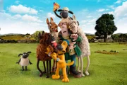 Es gibt Zuwachs auf dem Bauernhof von Shaun und seinen Freunden: Der Farmer bringt drei stolze Lamas vom Markt mit nach Hause. Klar, dass Shaun seine Finger dabei im Spiel hatte, denn die Jungs scheinen richtig gut drauf zu sein! Aber die Begeisterung der Bauernhofbewohner schwindet schnell. Bald machen sich die drei Lamas überall breit, ärgern Timmy und nerven mit ihrem schlechten Benehmen die Schafe – bis auf Shaun. Der amüsiert sich köstlich über ihre Späße und merkt nicht, dass seine neuen Freunde den Hof in große Gefahr bringen. Wird Shaun das wahre Wesen der Lamas erkennen, bevor es zu spät ist? - Die Neuankoemmlinge stellen den Hof auf den Kopf